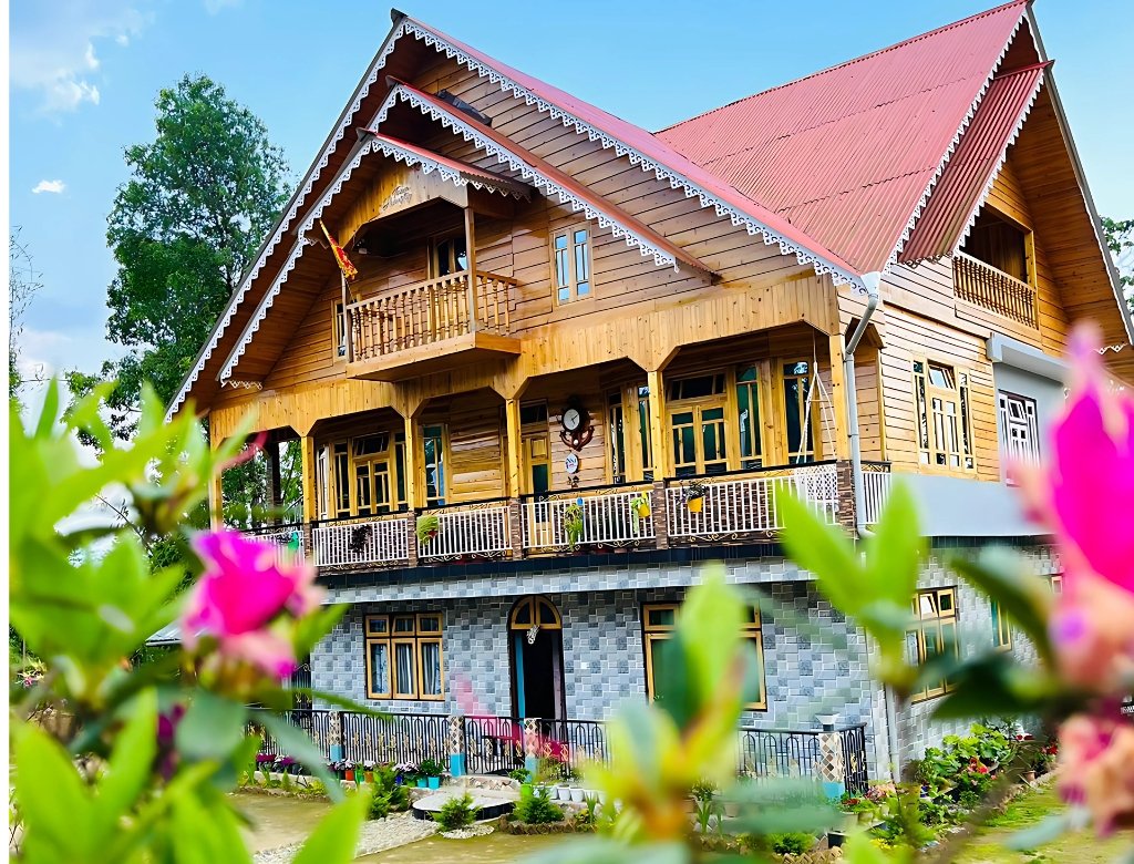 Homestay Near  Samalbong Khasmahal